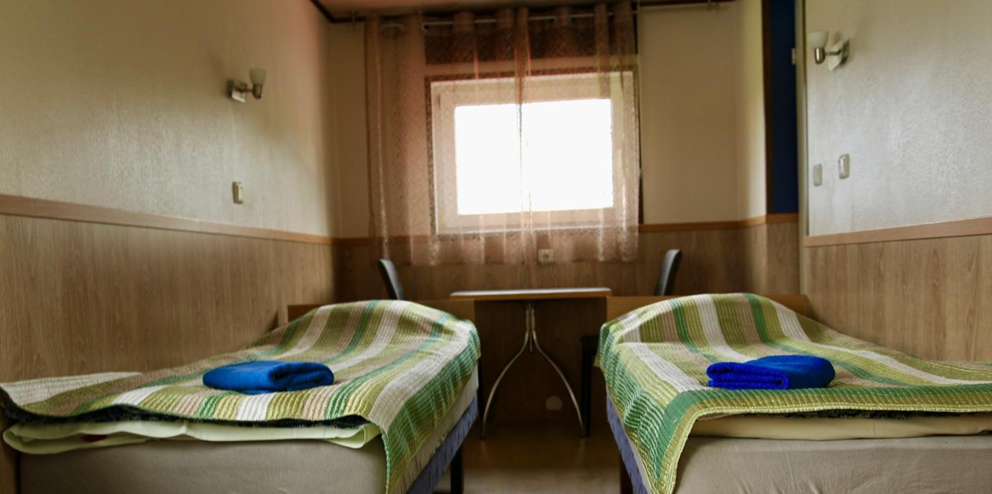Guesthouse Maenniku パルヌ エクステリア 写真