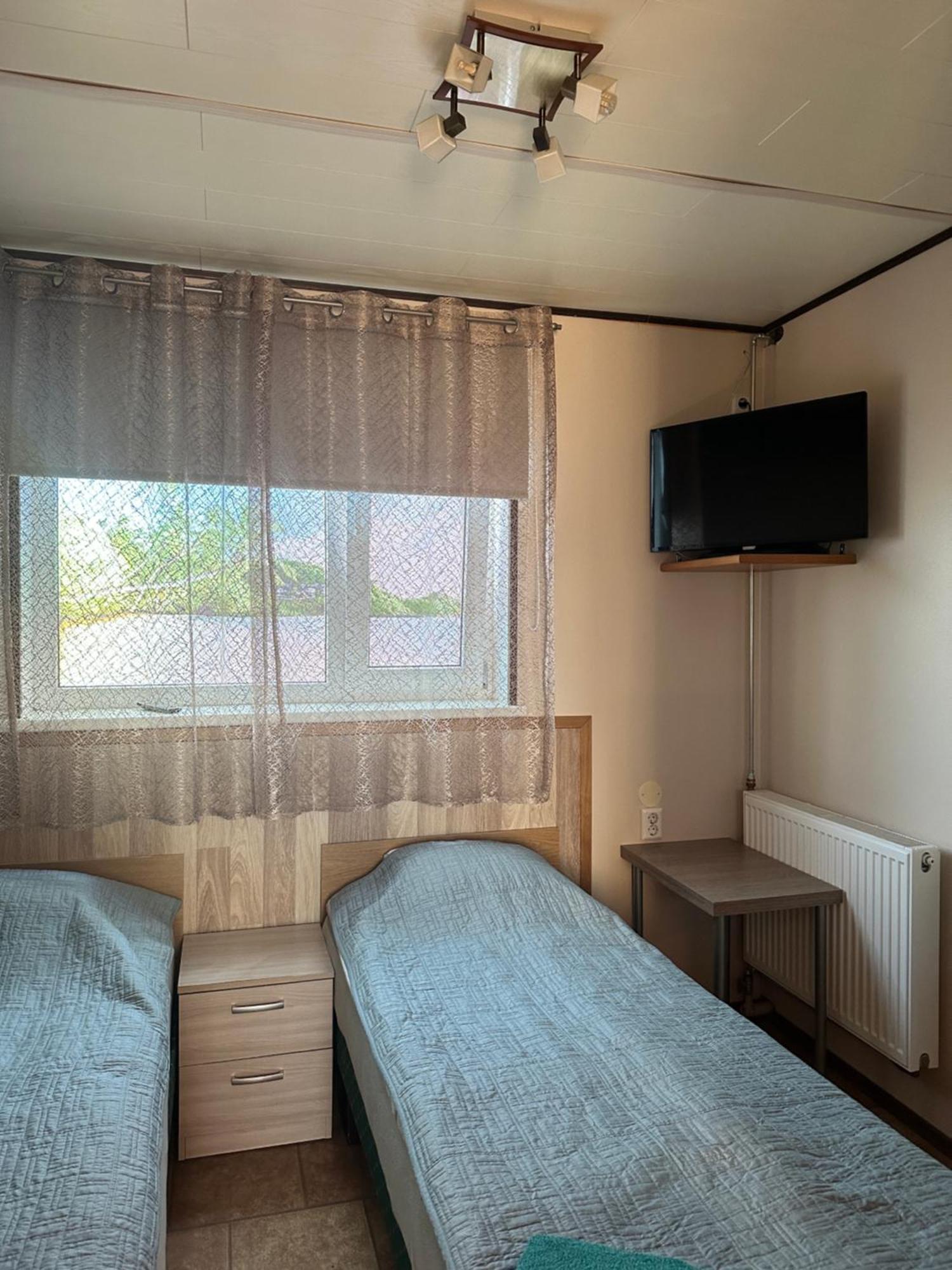 Guesthouse Maenniku パルヌ エクステリア 写真