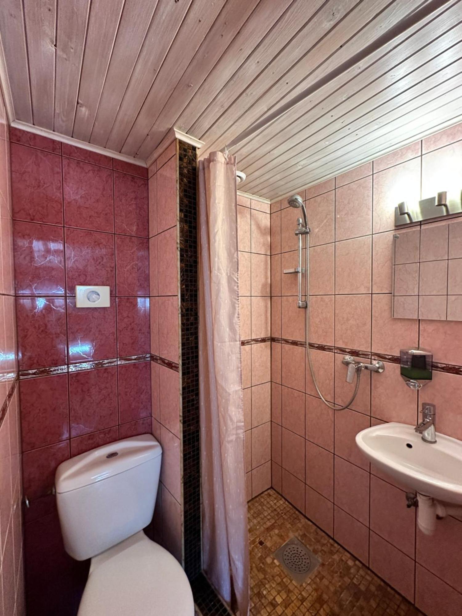 Guesthouse Maenniku パルヌ エクステリア 写真