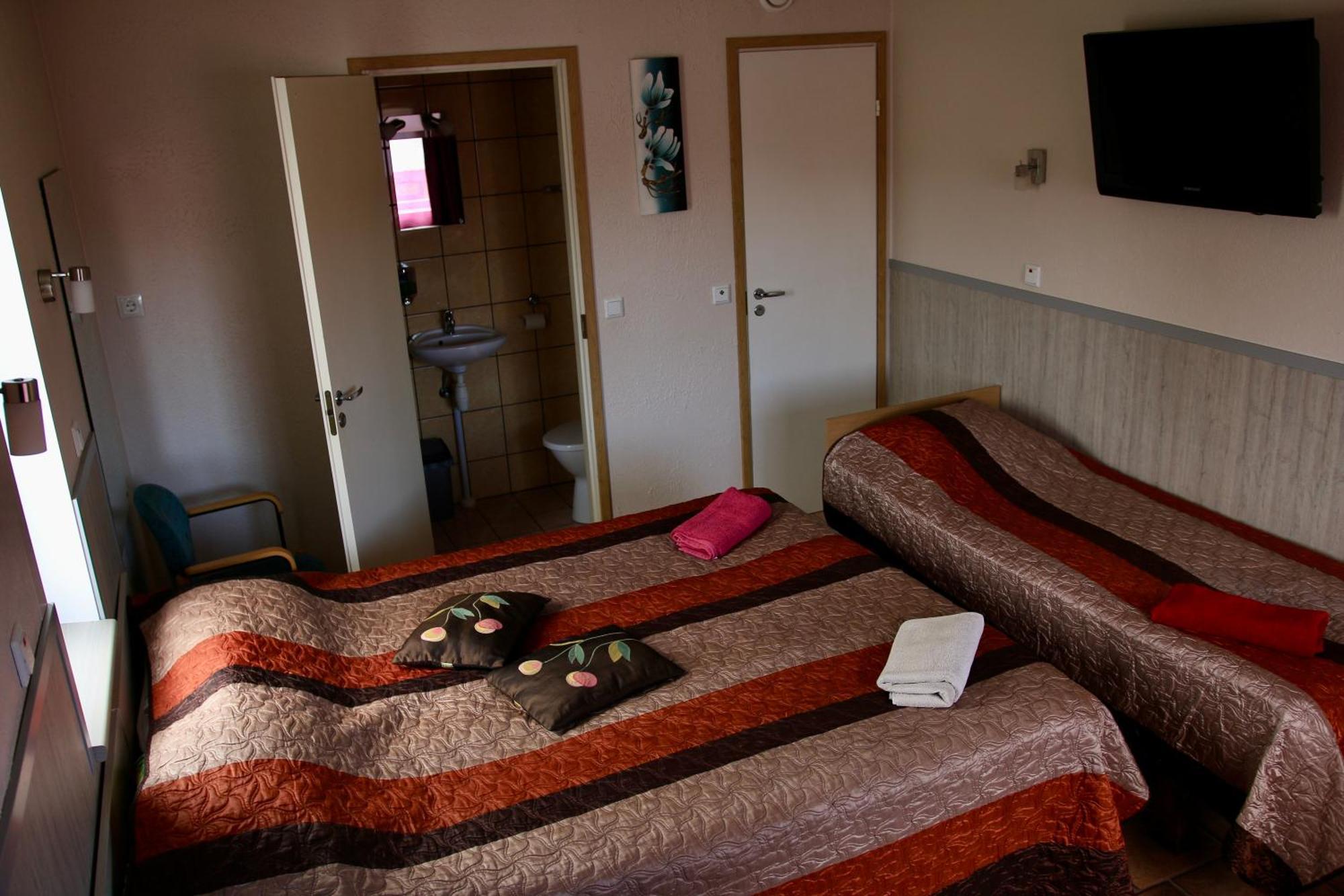 Guesthouse Maenniku パルヌ エクステリア 写真