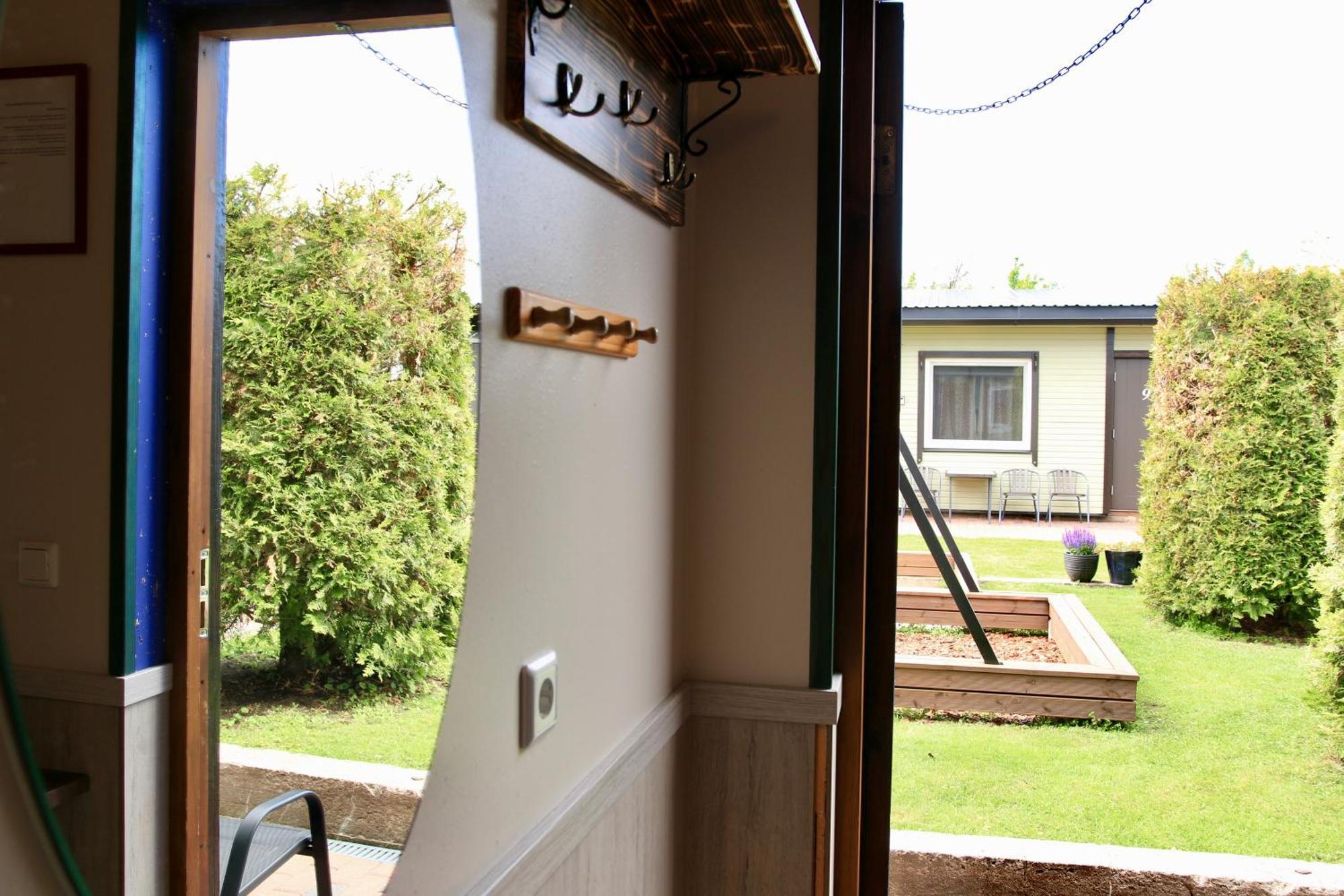 Guesthouse Maenniku パルヌ エクステリア 写真