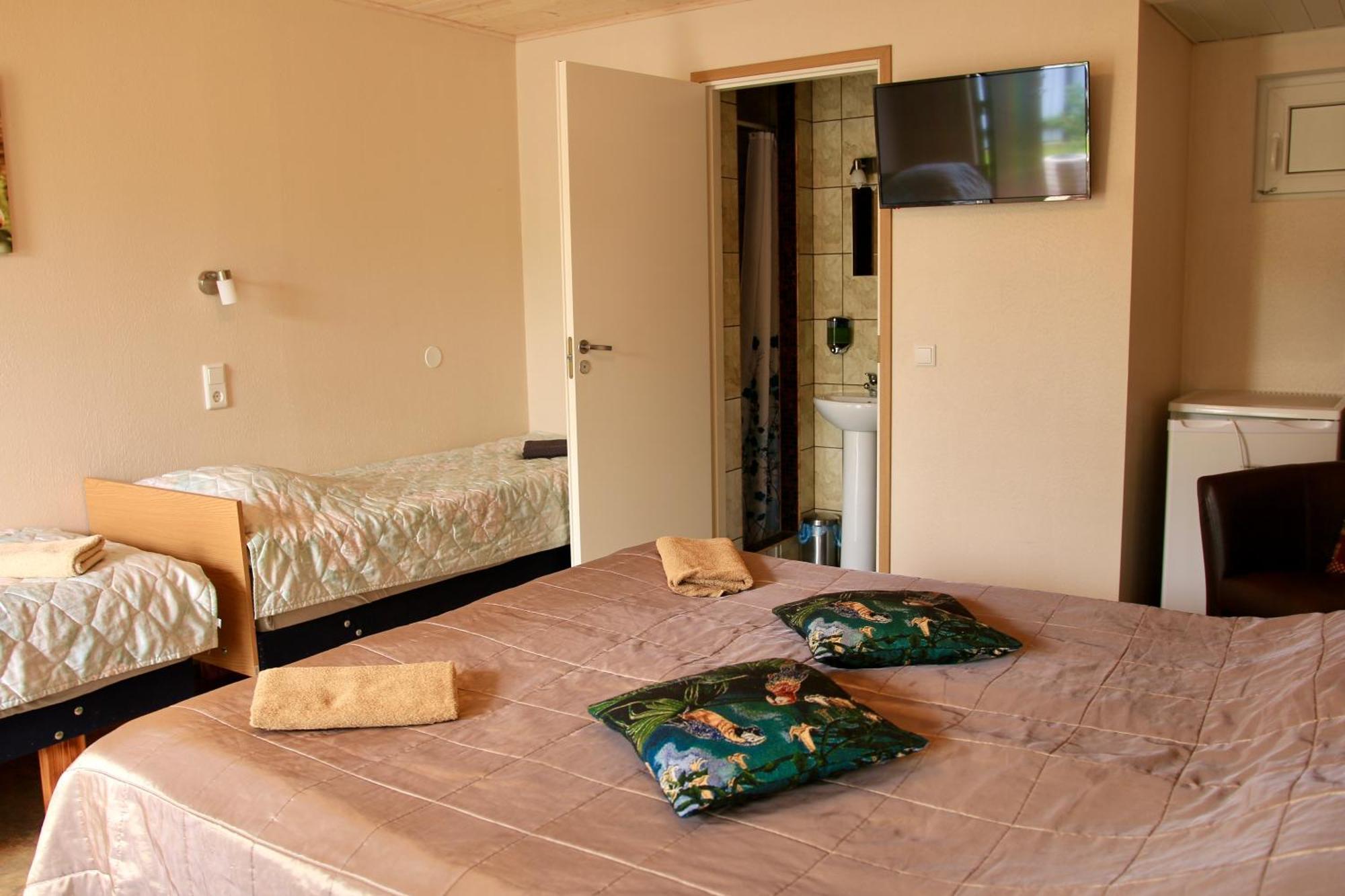Guesthouse Maenniku パルヌ エクステリア 写真